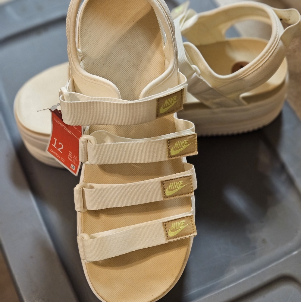 Brand new Nike Icon Platform Sandals